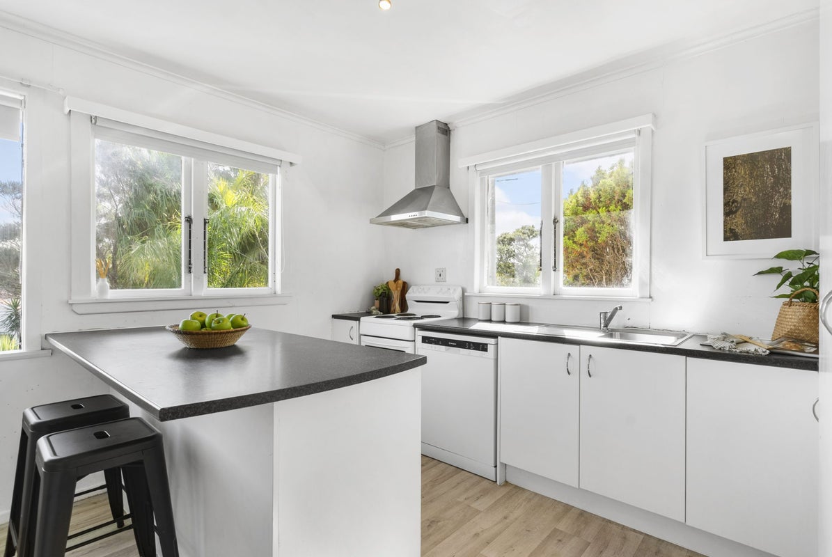 16 Waipa Street, Birkenhead, Auckland - Carousel 2