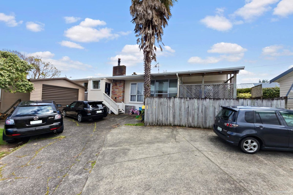 2 Hepburn Road, Glendene, Auckland - Carousel 2