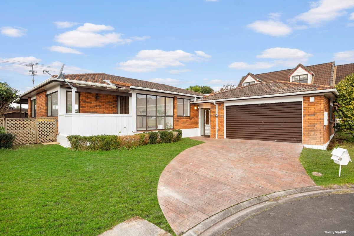 22 Bosnyak Drive, Te Atatu South, Auckland - Carousel 1