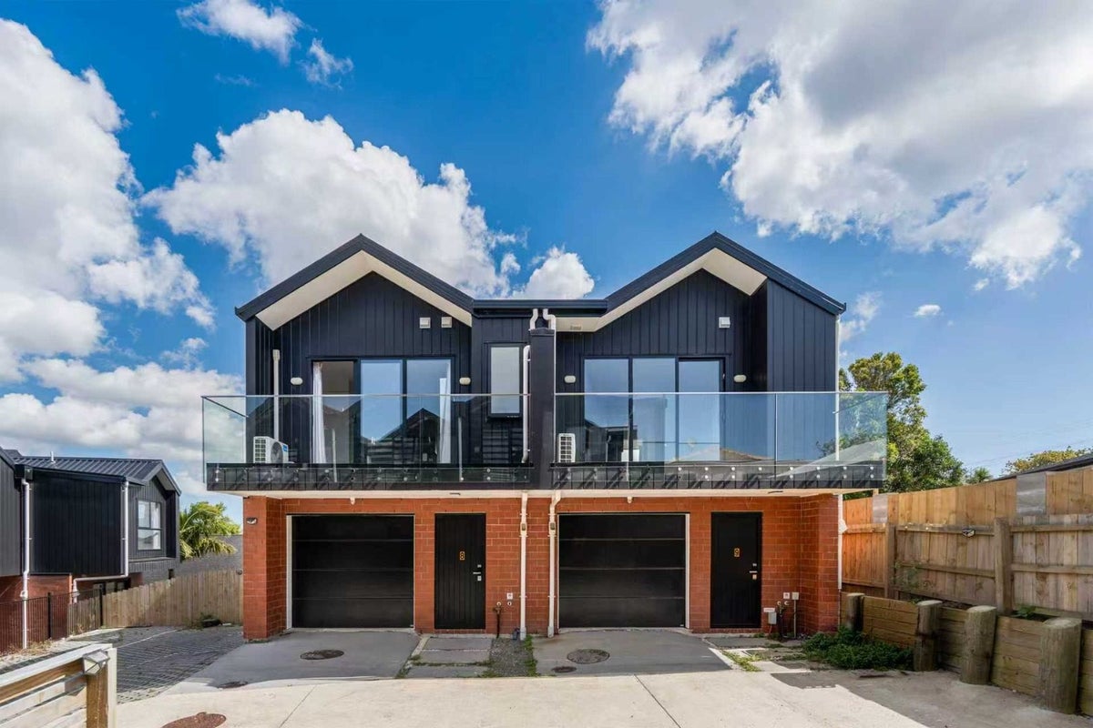 8/233 Great North Road, Henderson, Auckland - Carousel 1