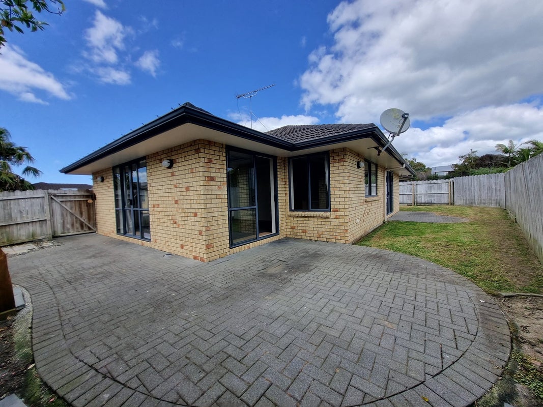 9A Araminta Place, Beachlands, Auckland - Carousel 2