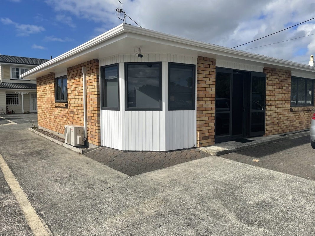 8 Lilian Street, Te Kamo, Whangarei - Carousel 1