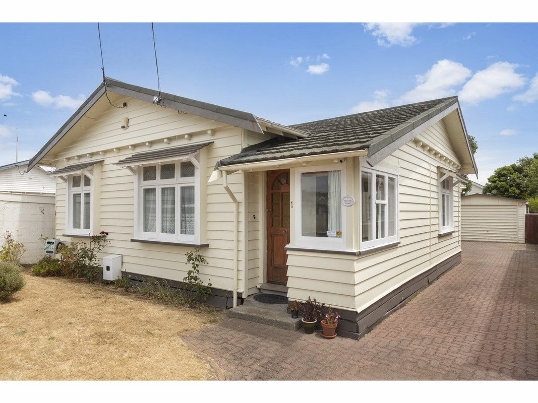 1 Collins Street, Petone, Lower Hutt - Carousel 1