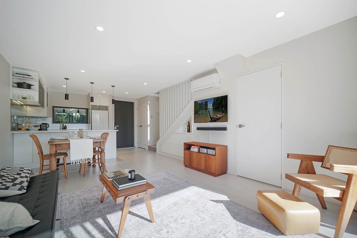 52 School Road, Morningside, Auckland - Carousel 2