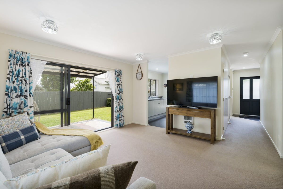 6 Newfound Way, Glen Eden, Auckland - Carousel 2