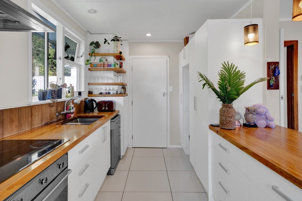 13 Brixham Place, Merrilands, New Plymouth - Carousel 2