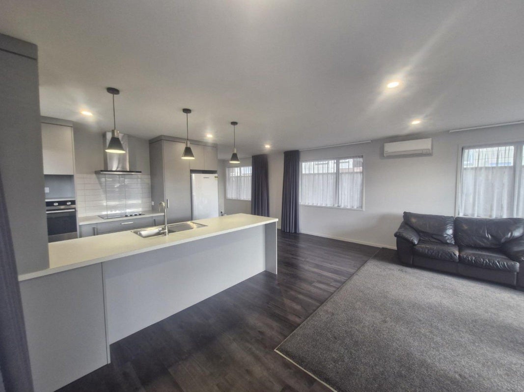 146 Lemon Street, Strandon, New Plymouth - Carousel 2