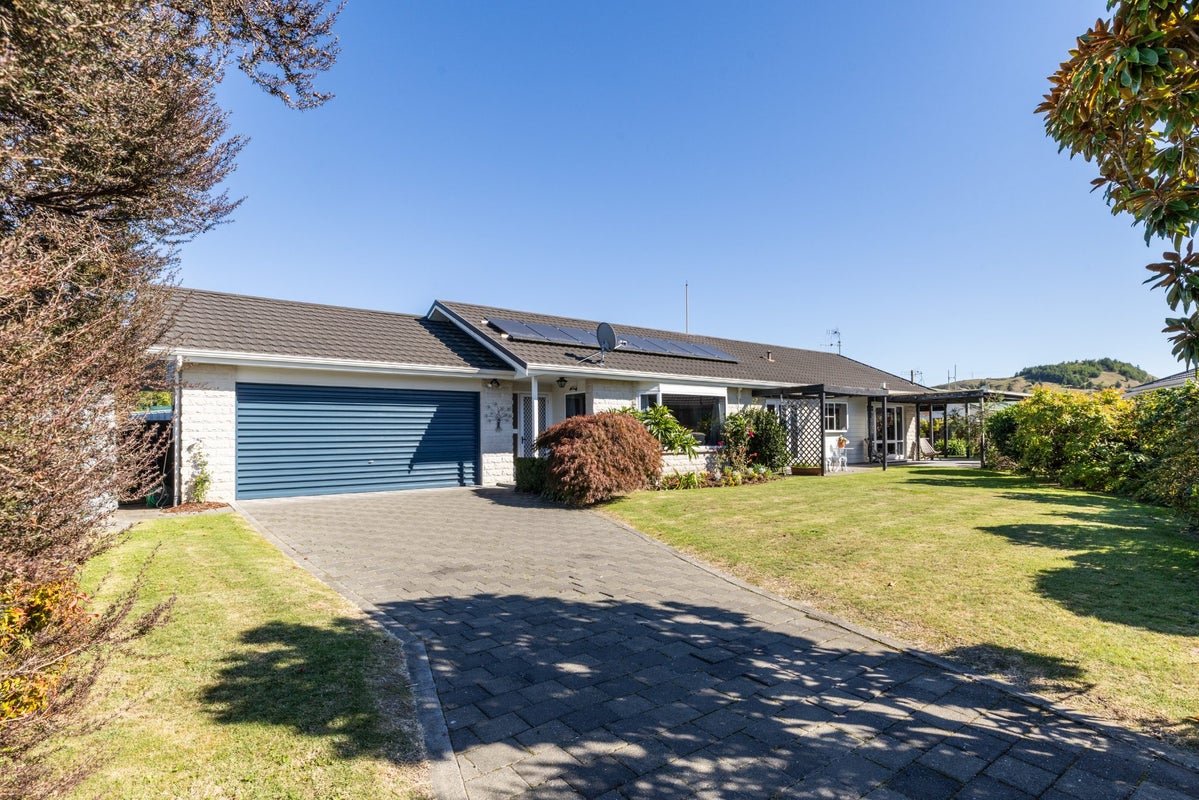 11 Hyatt Grove, Greenmeadows, Napier - Carousel 1
