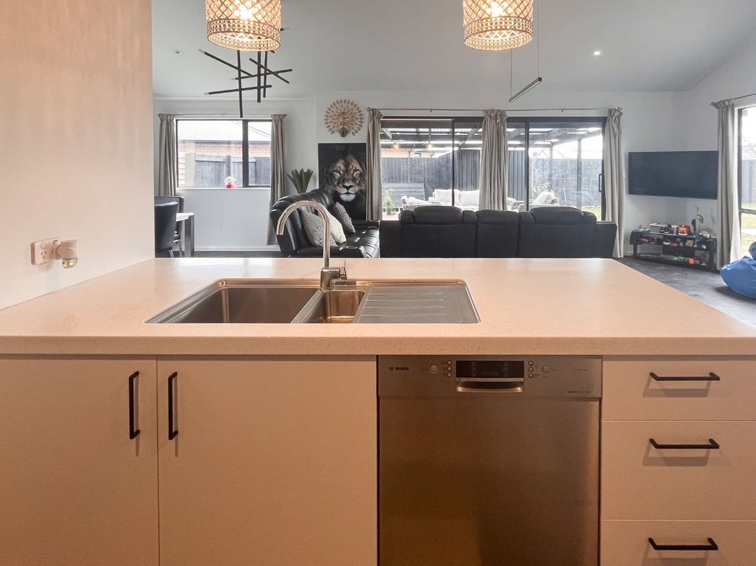 7 Arabella Crescent, Yaldhurst, Christchurch - Carousel 2