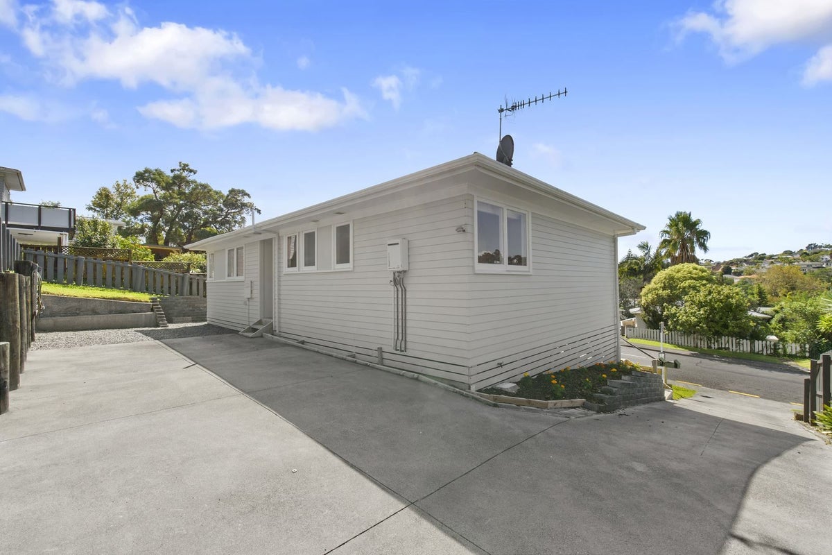 62 Lauderdale Road, Birkdale, Auckland - Carousel 2