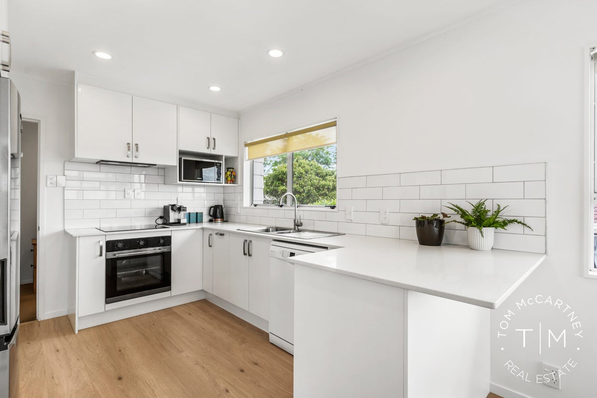 21 Greenstone Place, Clover Park, Auckland - Carousel 2