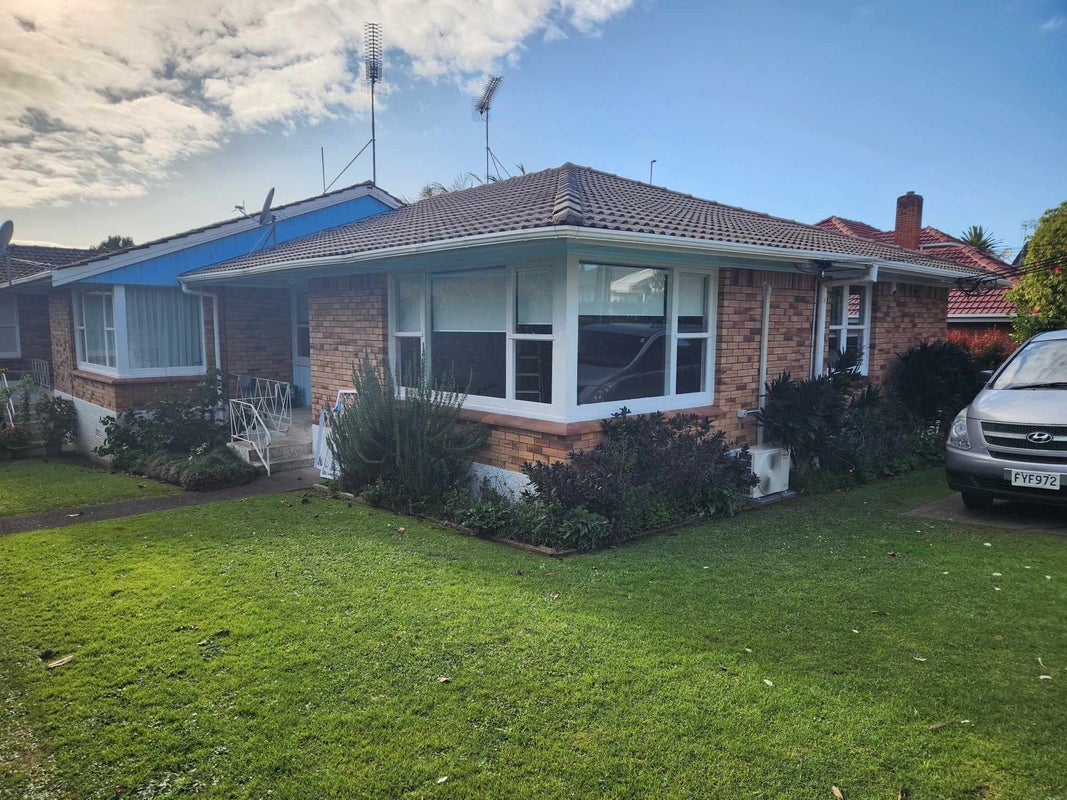 1/4 Bennett Street, Mount Albert, Auckland - Carousel 1
