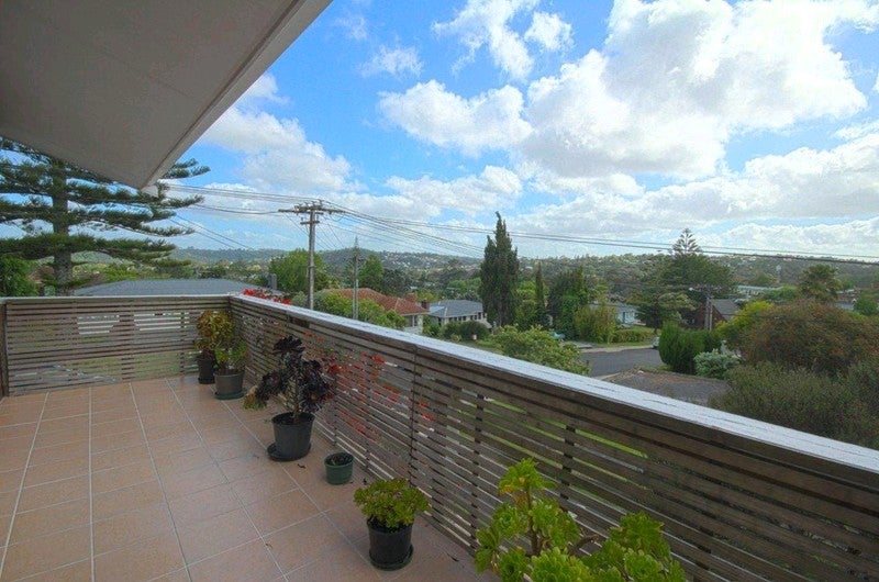 5B Utting Street, Birkdale, Auckland - Carousel 2