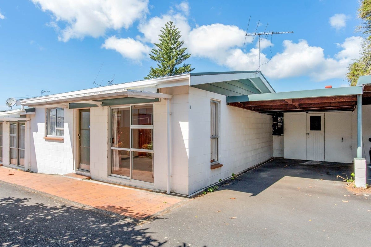 33 Wattle Street, New Lynn, Auckland - Carousel 1