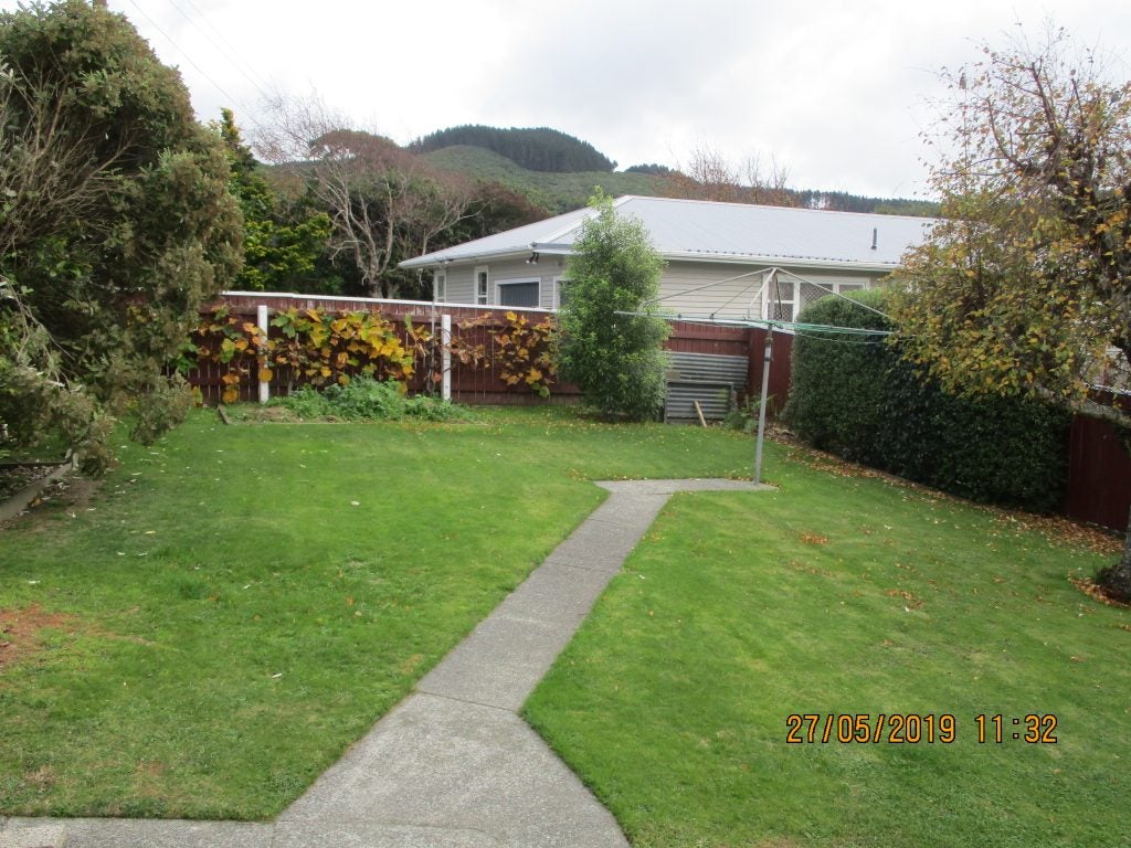 16 Saint Edmund Crescent, Tawa, Wellington - Carousel 17