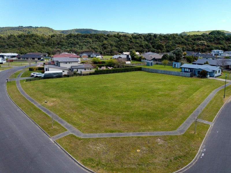 2 Pukeko Way, KINLOCH, TAUPO - Carousel 1
