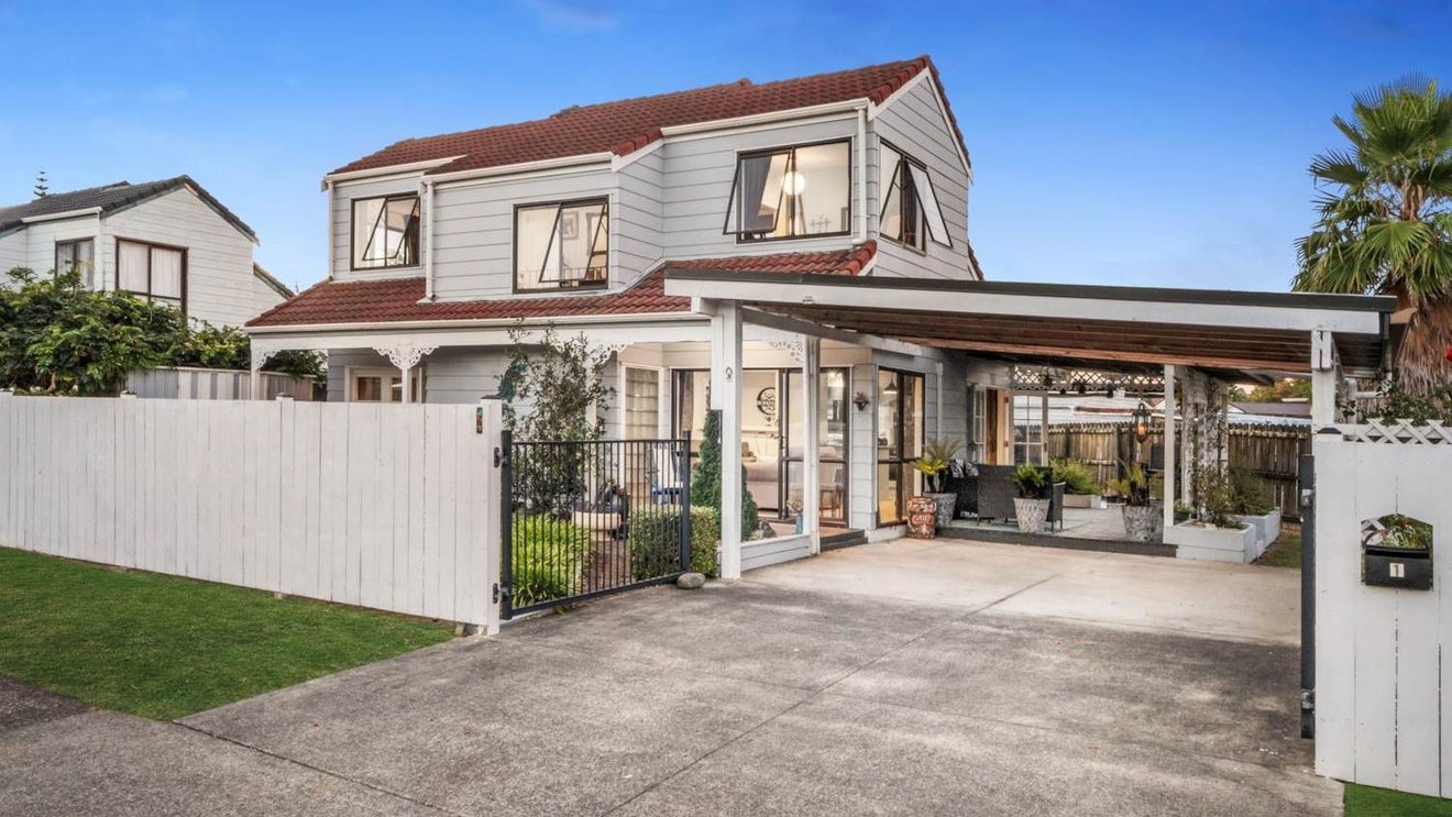 1 Edwin Freeman Place, Ranui, Auckland - Carousel 1