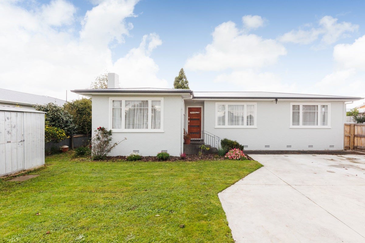 6 Long Melford Road, Awapuni, Palmerston North - Carousel 22