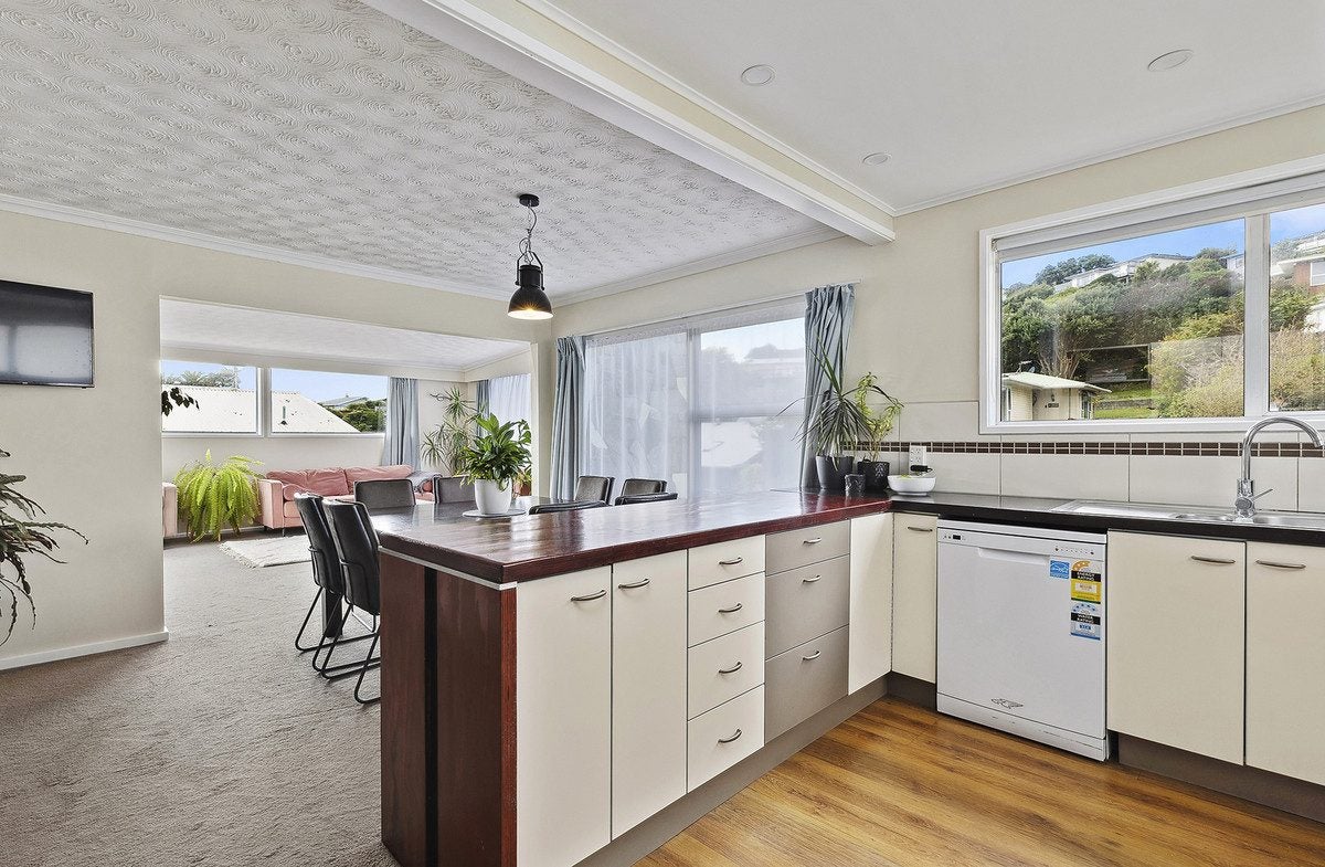 15 Brora Crescent, Papakowhai, Porirua - Carousel 2