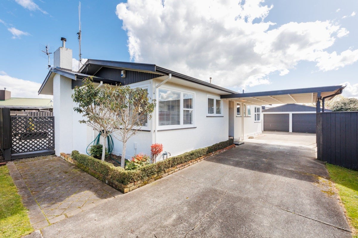 8 Catlins Crescent, Milson, Palmerston North - Carousel 37