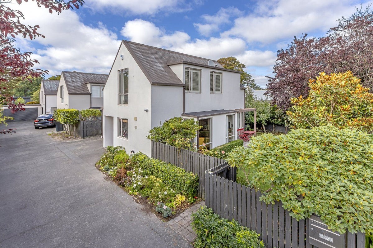 1/10 Kinloch Street, St Albans, Christchurch - Carousel 1