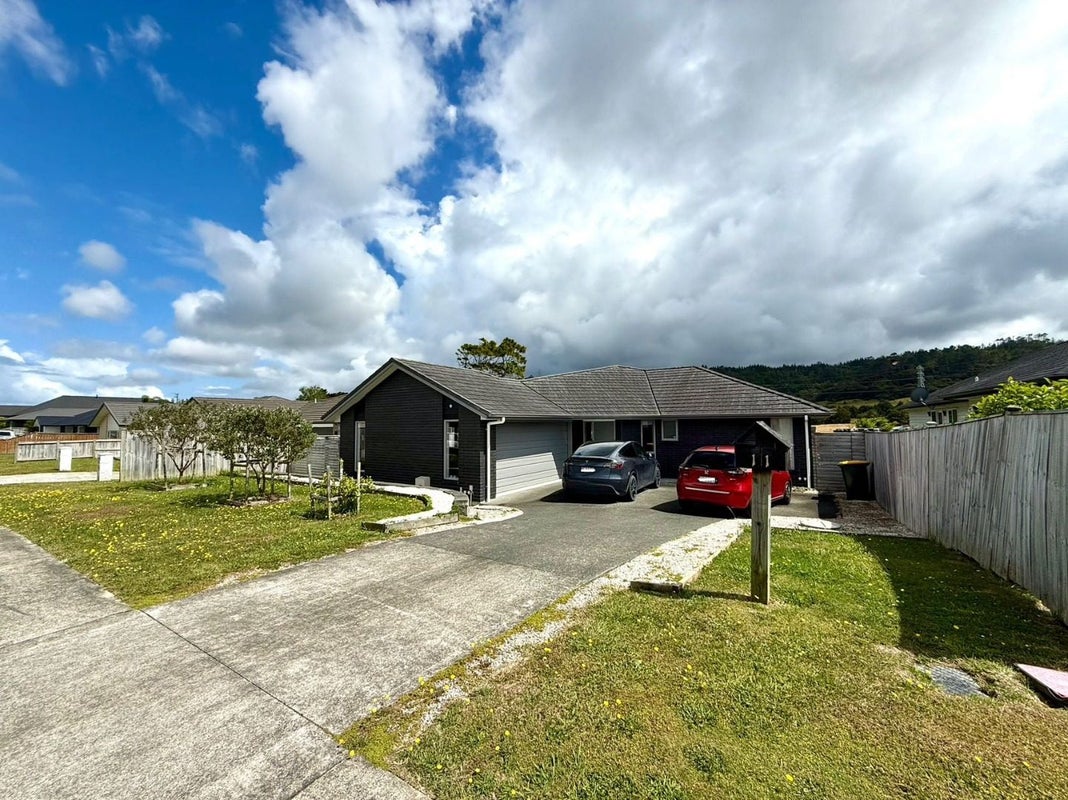 11 Josh Road, Huapai, Kumeu - Carousel 1