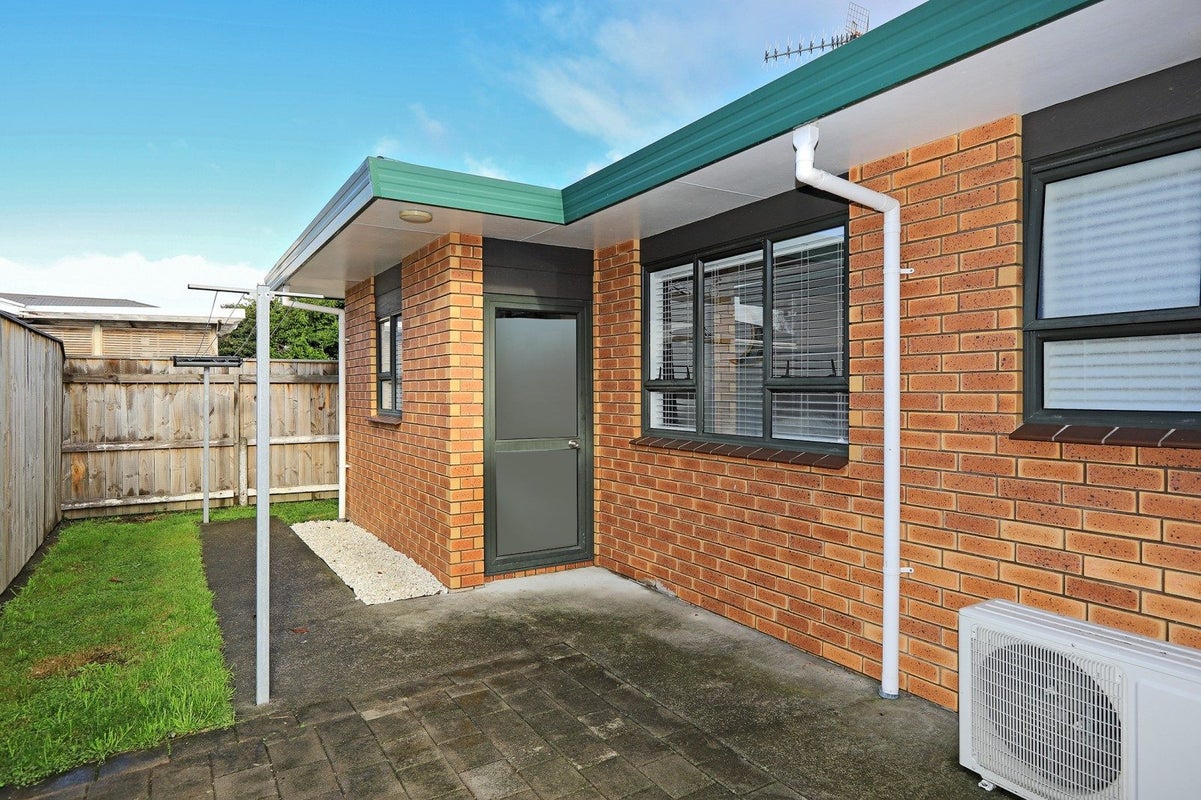 1/24 King Street, TARADALE, NAPIER - Carousel 16