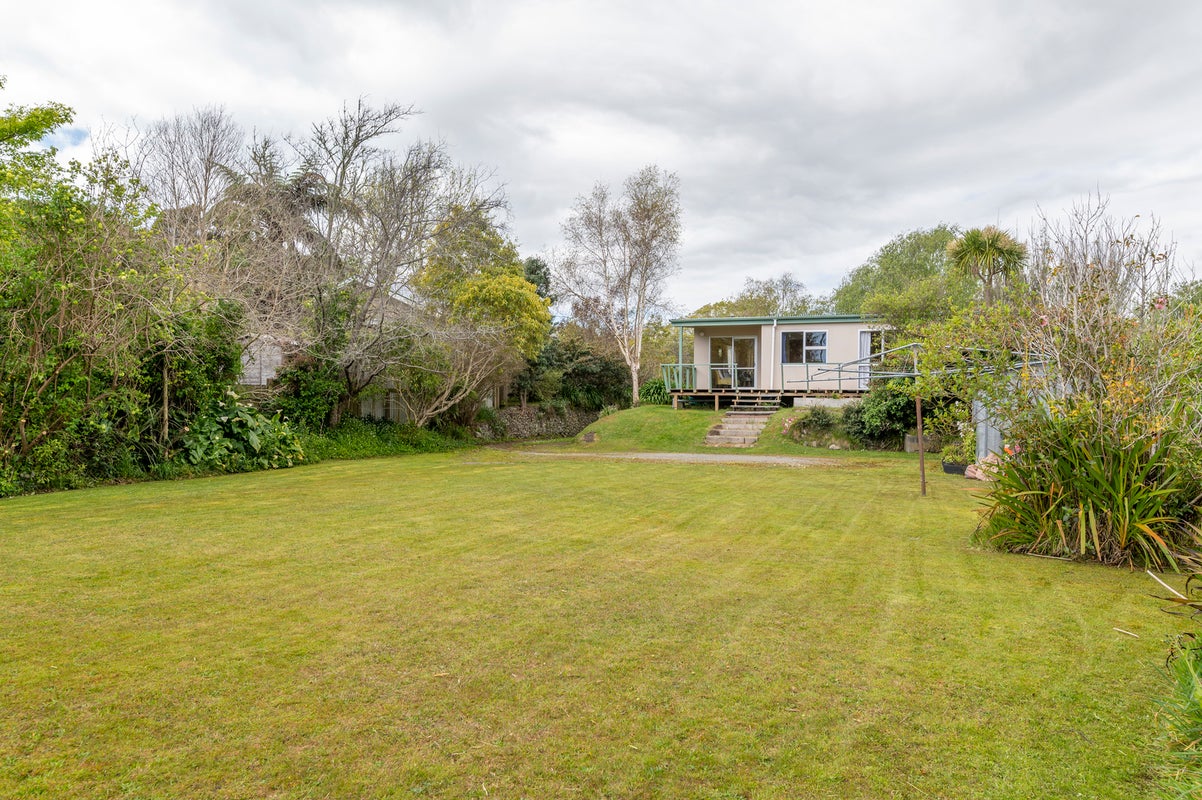 16 Kokako Road, Otaihanga, Paraparaumu - Carousel 2