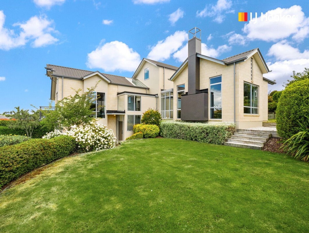 9 Holyport Close, Fairfield, Dunedin - Carousel 1