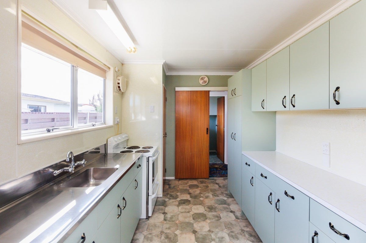11 Cecil Place, Cloverlea, Palmerston North - Carousel 2