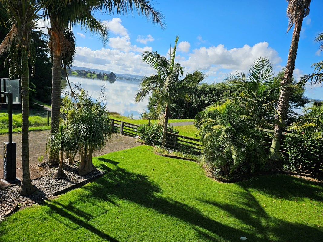 18A Carnoustie Drive, Wattle Downs, Auckland - Carousel 1