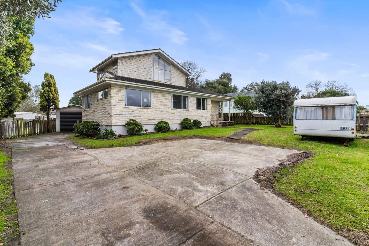 24 Hyperion Drive, Randwick Park, Auckland - Carousel 2