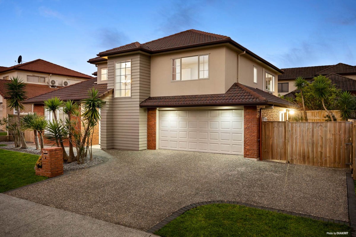 4 Carbisdale Road, Flat Bush, Auckland - Carousel 1