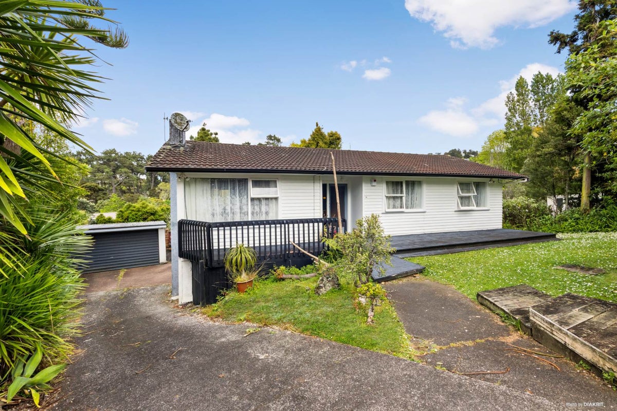 158 Godley Road, Titirangi, Auckland - Carousel 1
