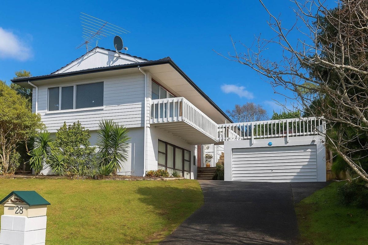 28 Haseler Crescent, Howick, Auckland - Carousel 1
