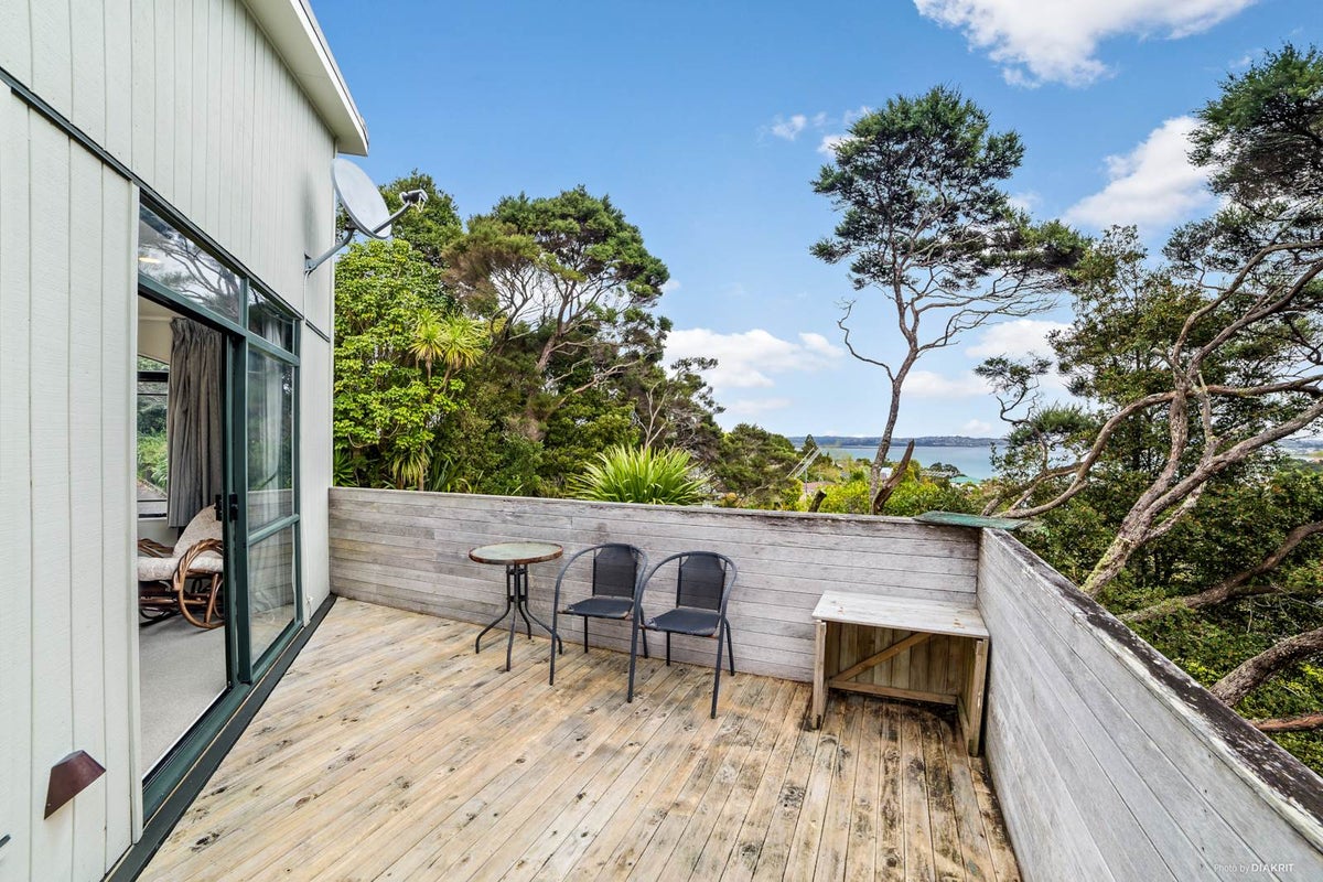 43B Island Bay Road, Beach Haven, Auckland - Carousel 1