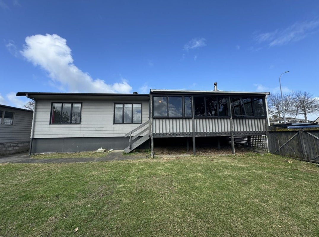 51 Hollyford Drive, Clover Park, Auckland - Carousel 2