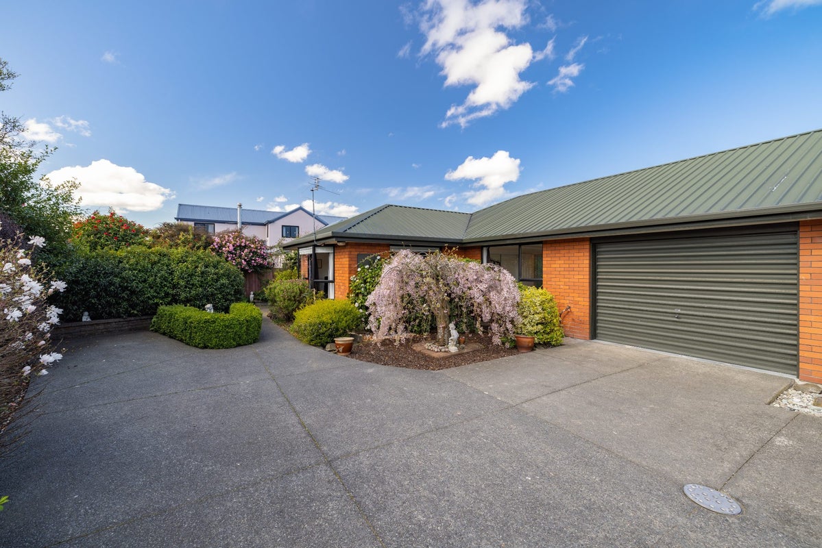 2/6 Goodall Place, Redwood, Christchurch - Carousel 1