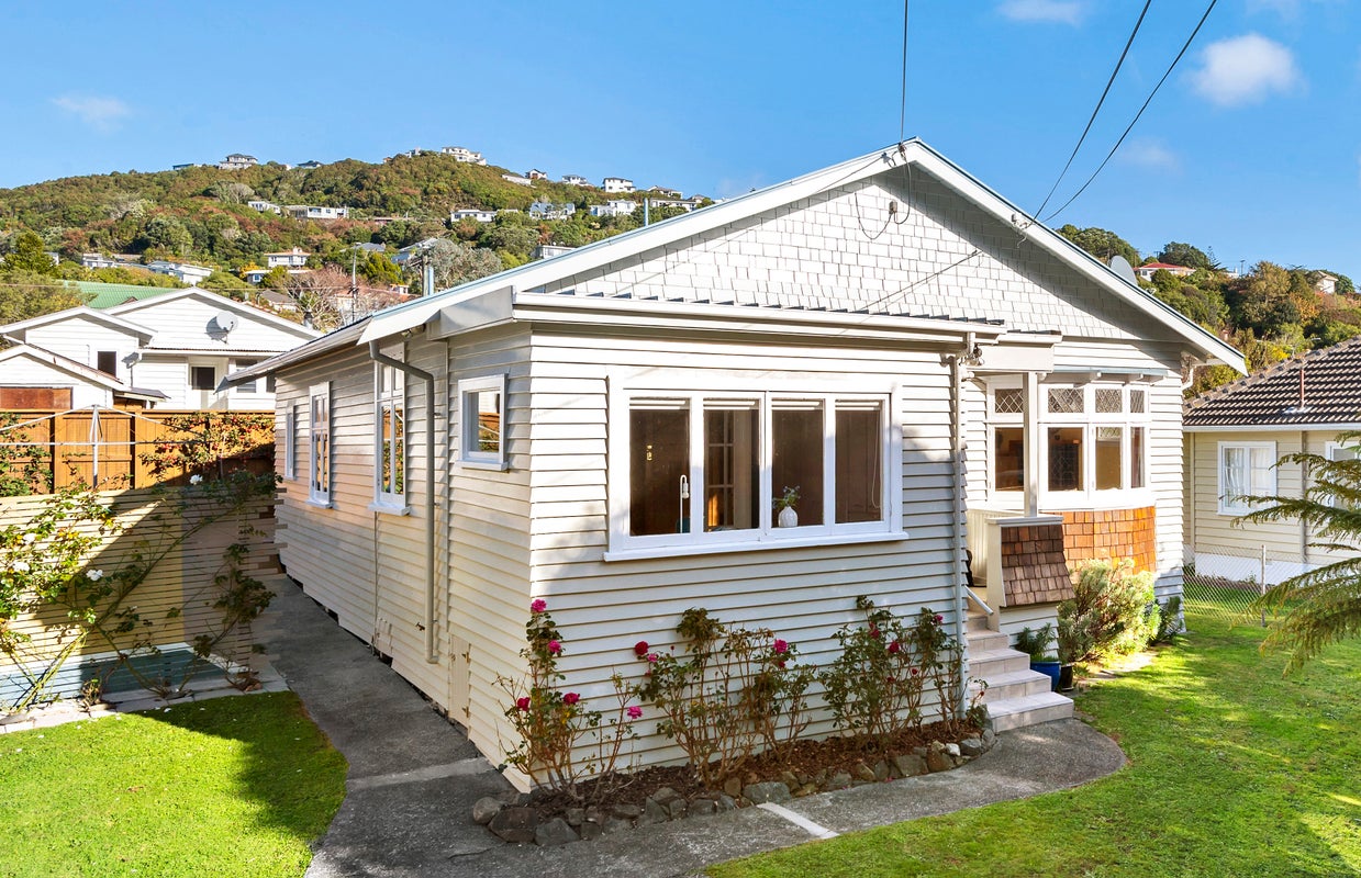 37 Ranelagh Street, Karori, Wellington - Carousel 1
