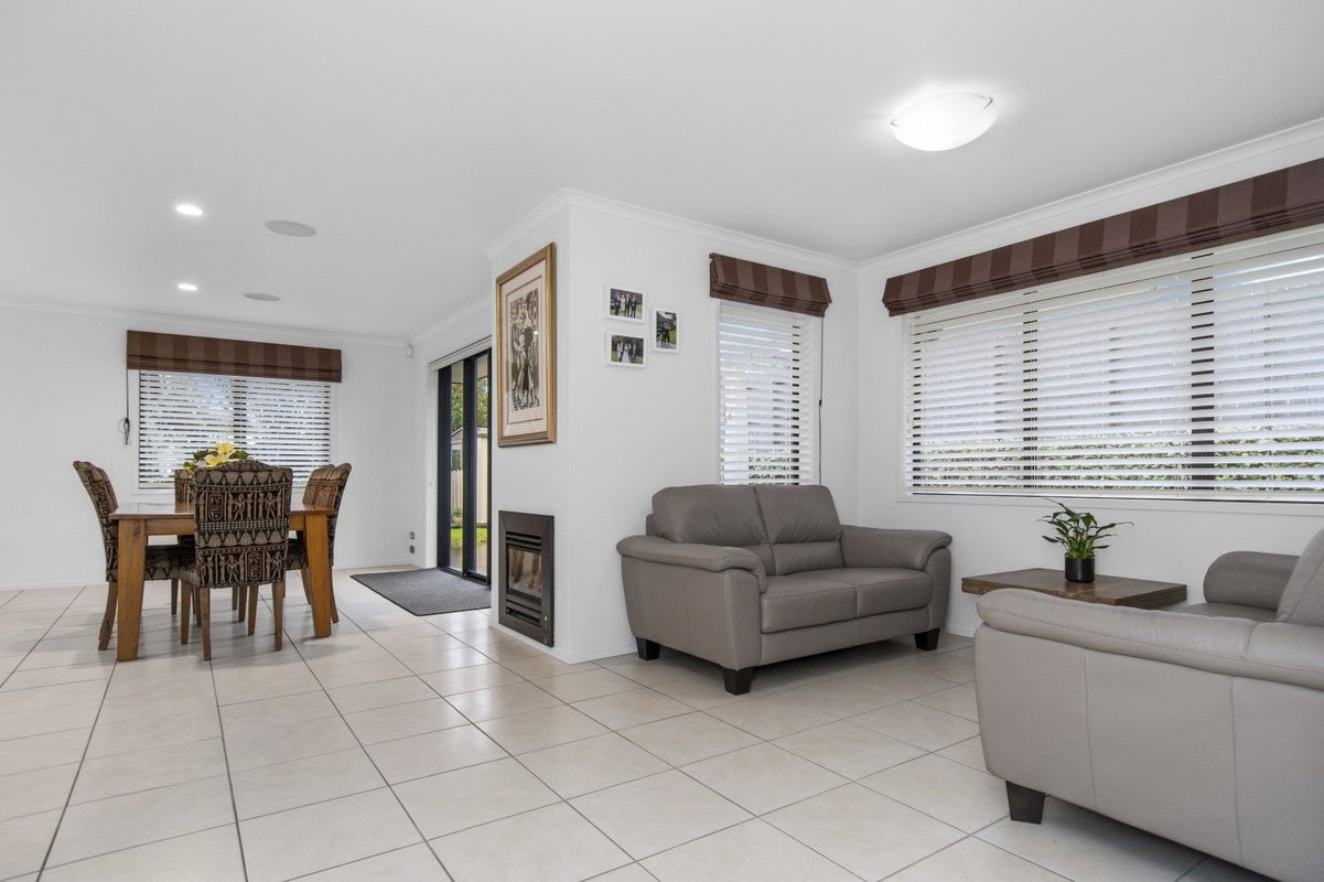 36 Inverness Drive, Pyes Pa, Tauranga - Carousel 1