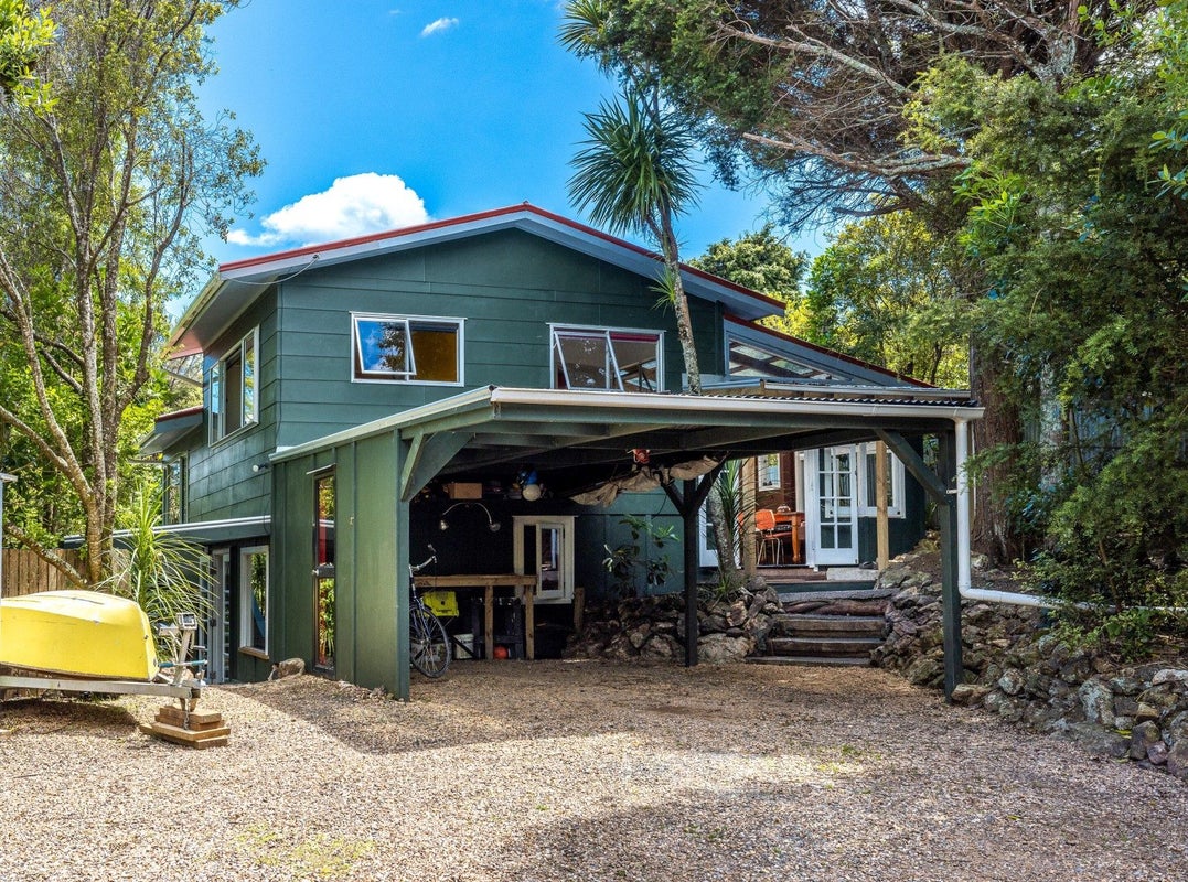 6 Taraire Street, Ostend, Waiheke Island - Carousel 1