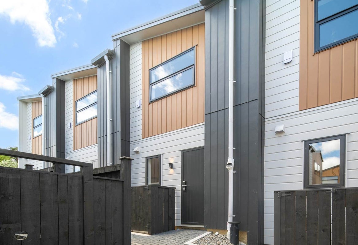 9/10 Newington Road, Henderson, Auckland - Carousel 1