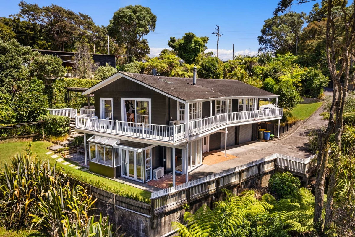 754 South Titirangi Road, Titirangi, Auckland - Carousel 2