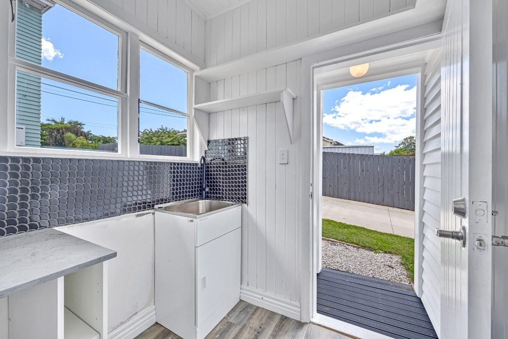 25A Torino Street, Point England, Auckland - Carousel 13