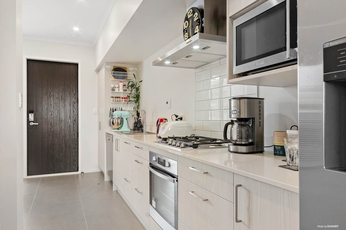 48 Pukewhero Rise, Westgate, Auckland - Carousel 2