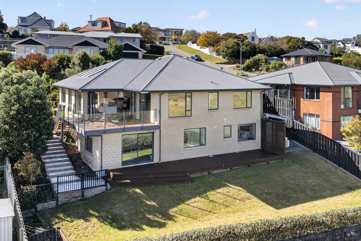 12 Sedbergh Place, Westmorland, Christchurch - Carousel 1