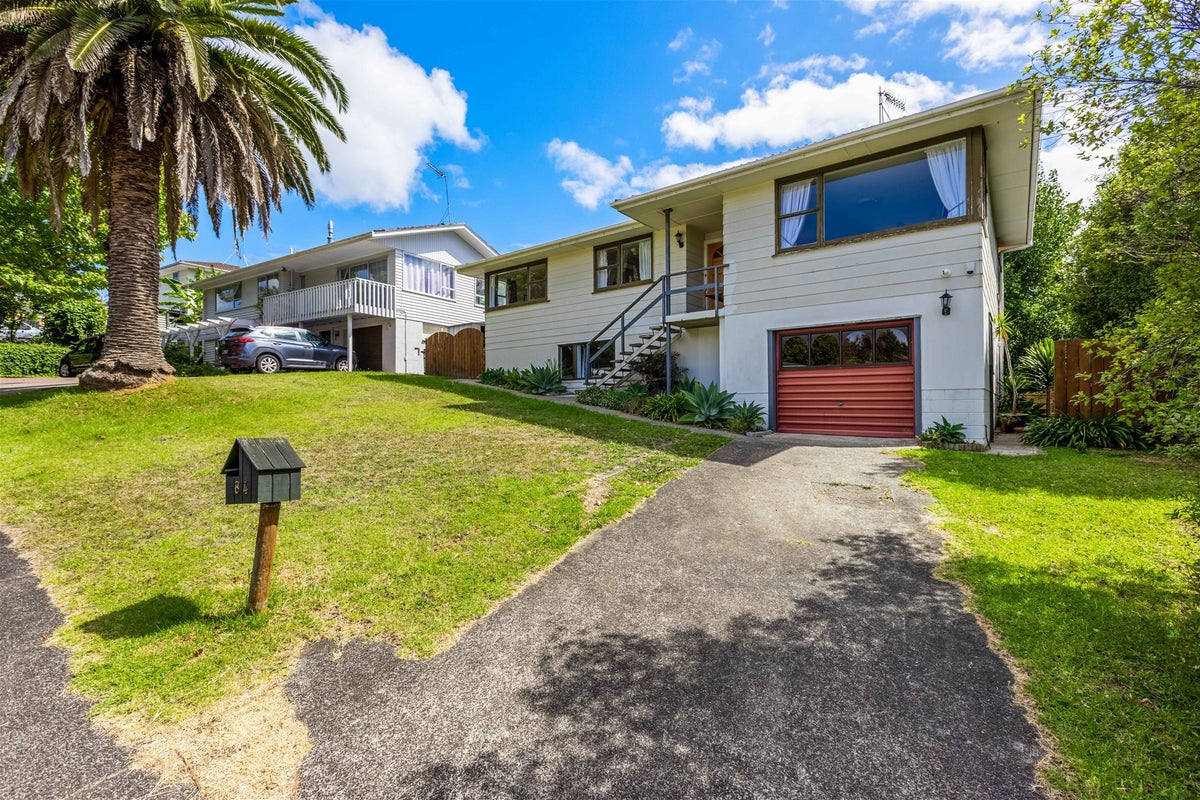 84 Advene Road, Cockle Bay, Auckland - Carousel 1