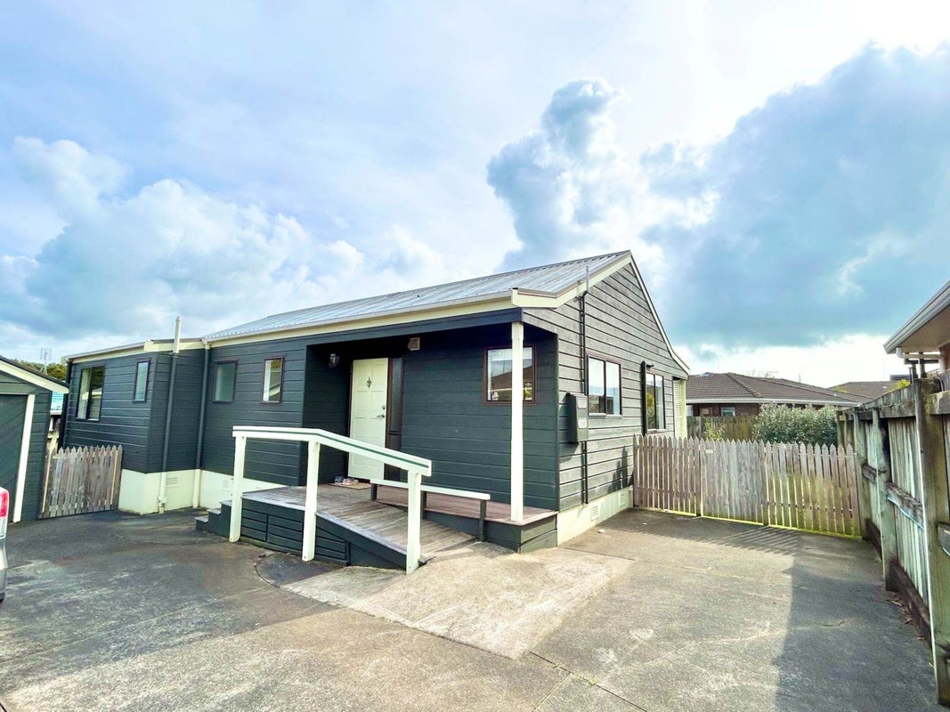 77B Aviemore Drive, Highland Park, Auckland - Carousel 1