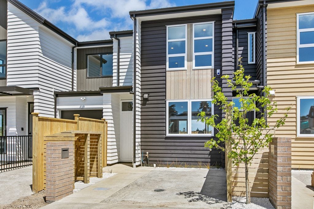227 Jack Lachlan Drive, Beachlands, Auckland - Carousel 2