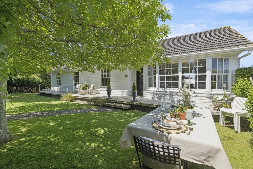 1/96 Bradbury Road, Highland Park, Auckland - Carousel 1
